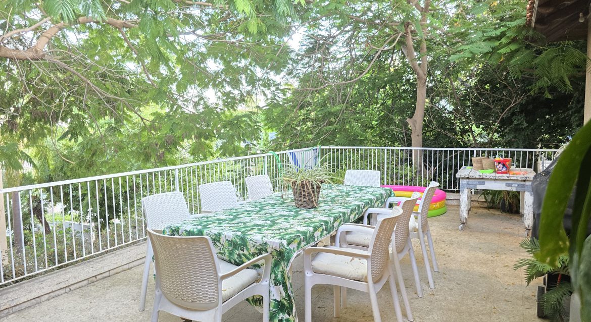 למכירה בית מיוחד עם מלא פוטנציאל