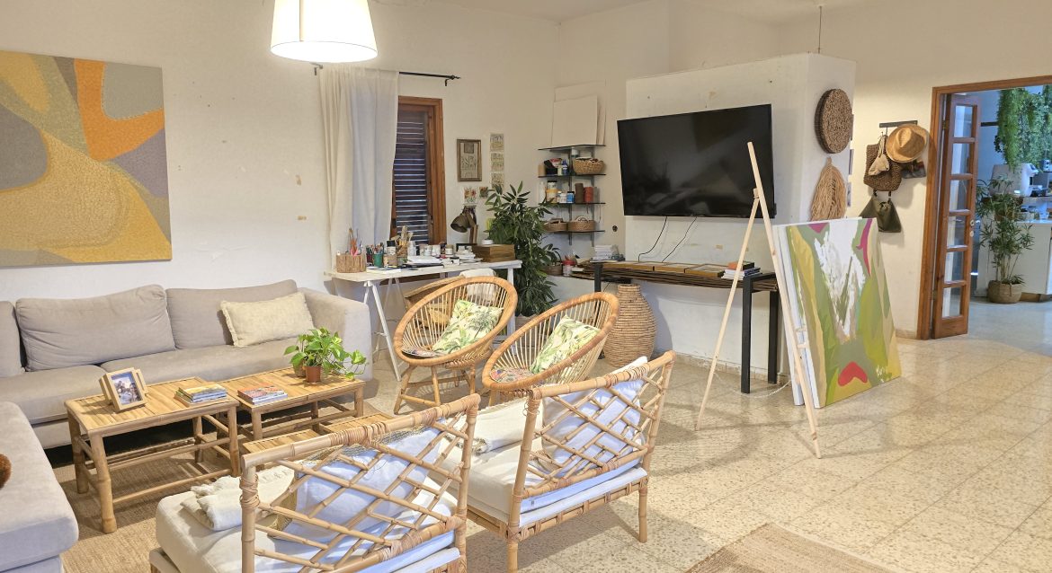 למכירה בית מיוחד עם מלא פוטנציאל