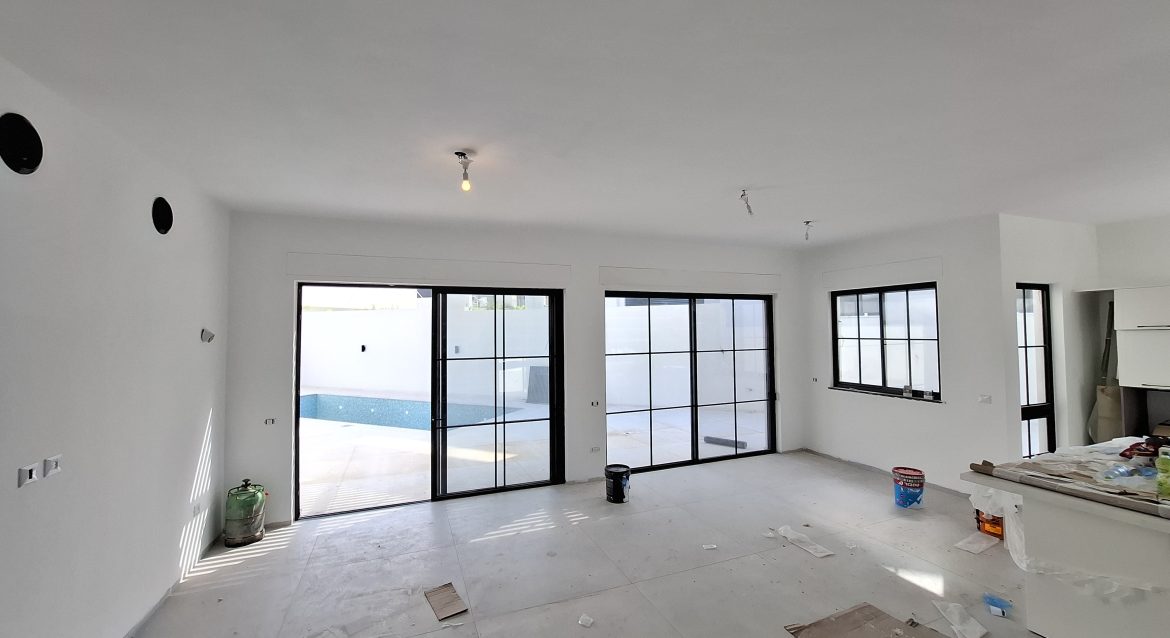 להשכרה בית מהמם על מגרש גדול עם בריכה