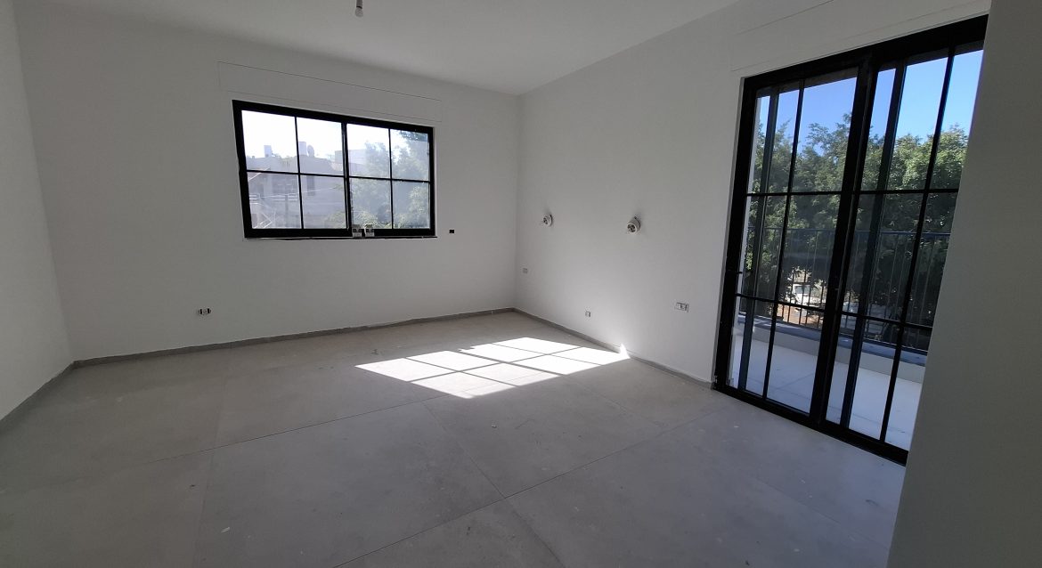 להשכרה בית מהמם על מגרש גדול עם בריכה