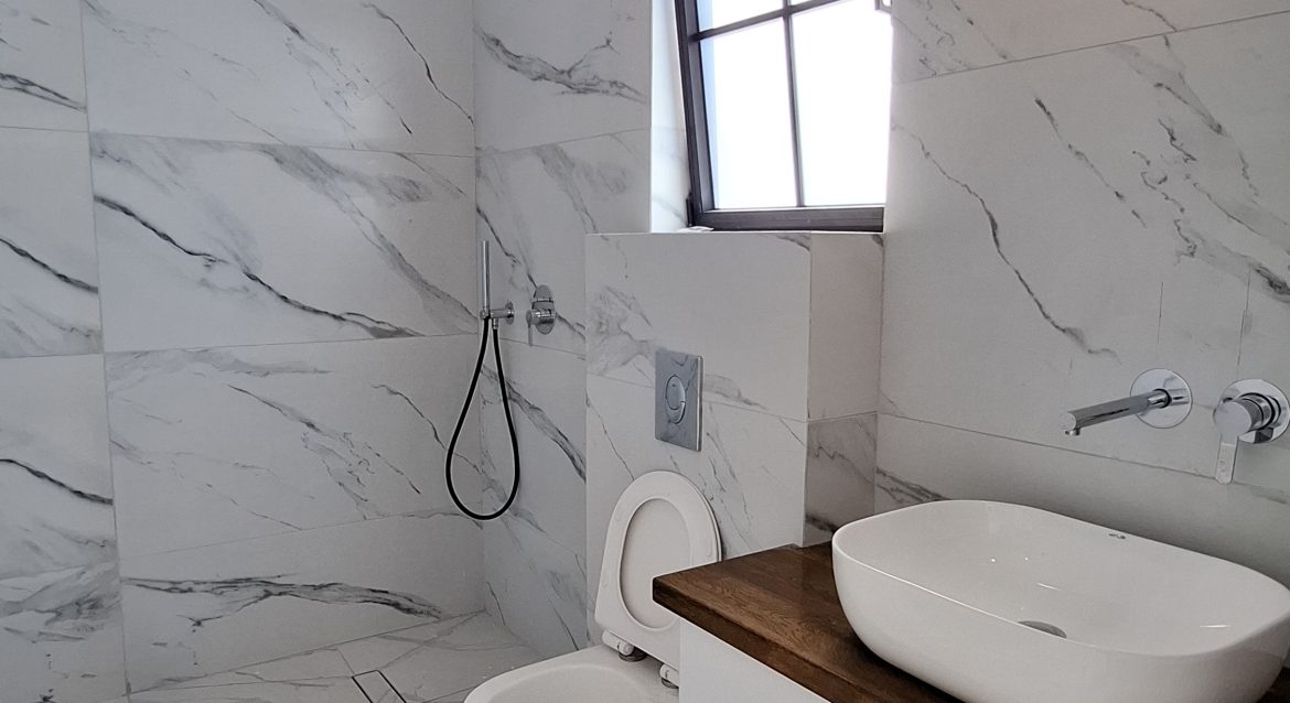 להשכרה בית מהמם על מגרש גדול עם בריכה