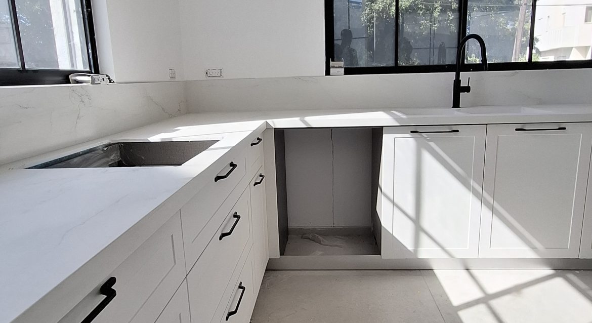 להשכרה בית מהמם על מגרש גדול עם בריכה