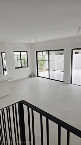 למכירה בית יפהפה עם בריכה