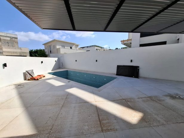 למכירה בית יפהפה עם בריכה