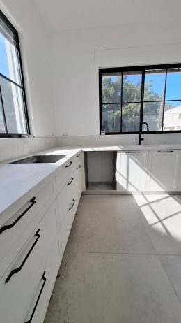 למכירה בית יפהפה עם בריכה