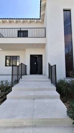 למכירה בית יפהפה עם בריכה