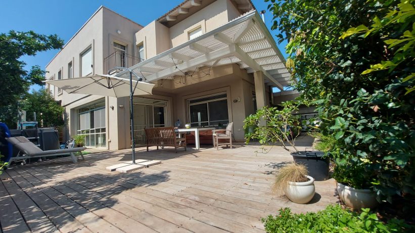 למכירה בית מקסים ומואר