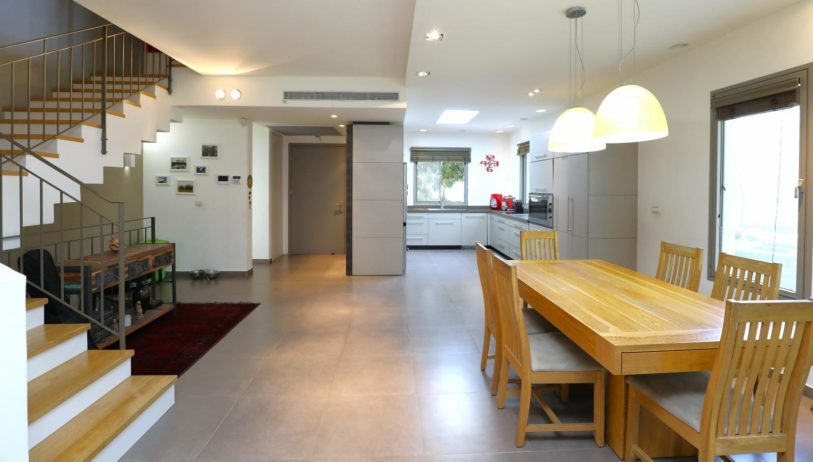 למכירה בית פינתי מקסים