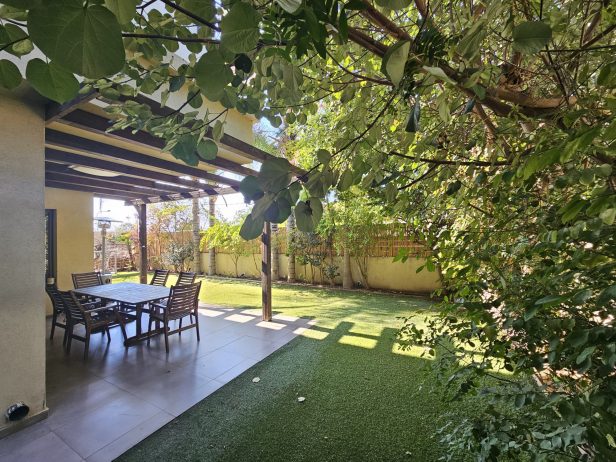 למכירה בית פינתי מקסים