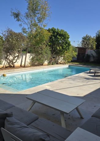 למכירה בית יפהפה על מגרש גדול עם בריכה