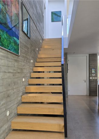 למכירה בית יפהפה על מגרש גדול עם בריכה