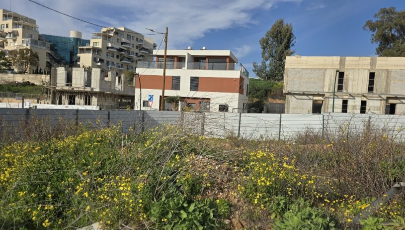 למכירה מגרש פינתי בשכונת שדות