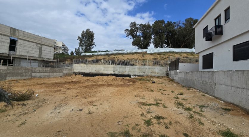 למכירה מגרש עם היתר בשכונת שדות
